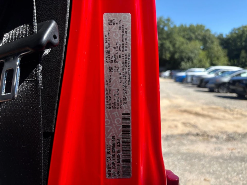 2025 Jeep JL Wrangler - Image 27 of 31