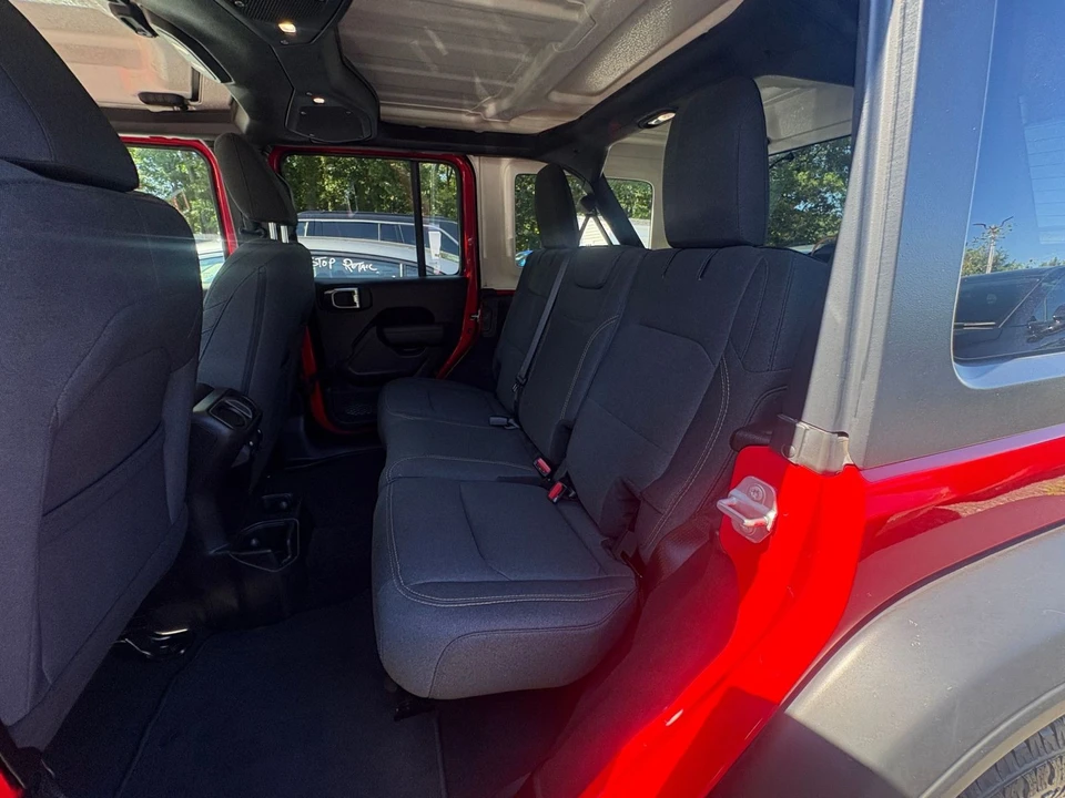 2025 Jeep JL Wrangler - Image 23 of 31