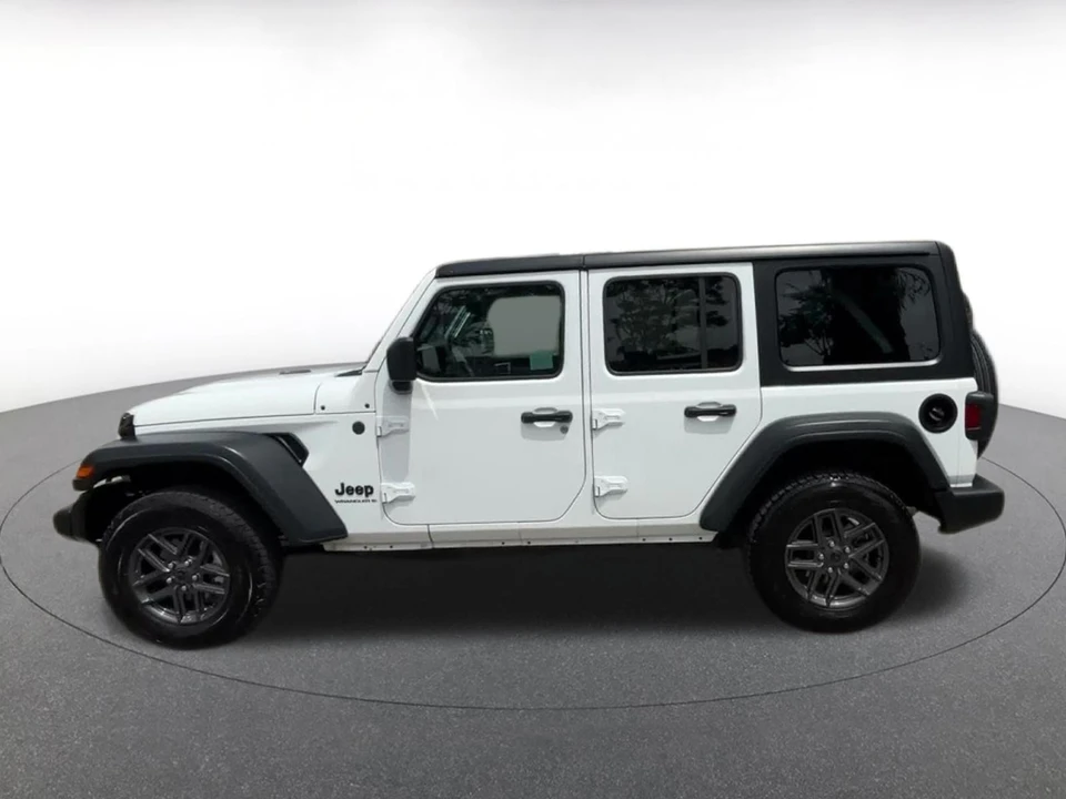 2025 Jeep JL Wrangler - Image 9 of 31