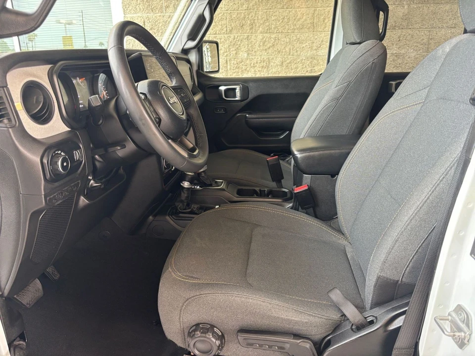 2025 Jeep JL Wrangler - Image 27 of 31