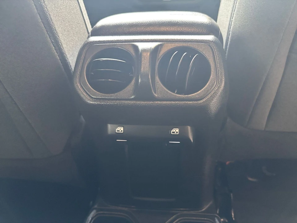 2025 Jeep JL Wrangler - Image 23 of 31