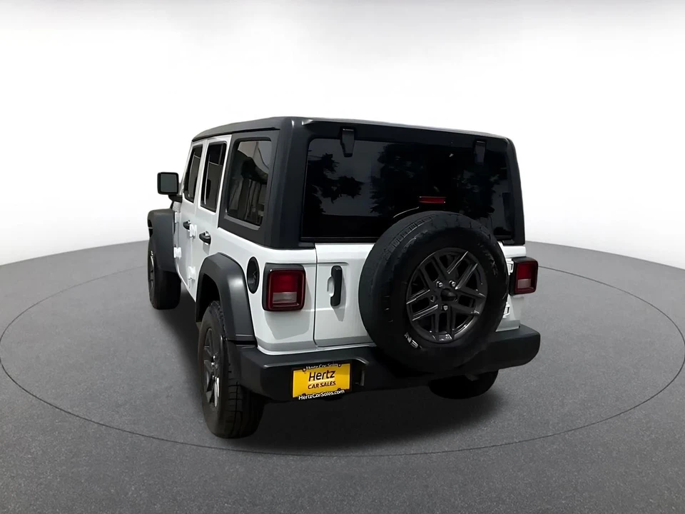 2025 Jeep JL Wrangler - Image 16 of 31
