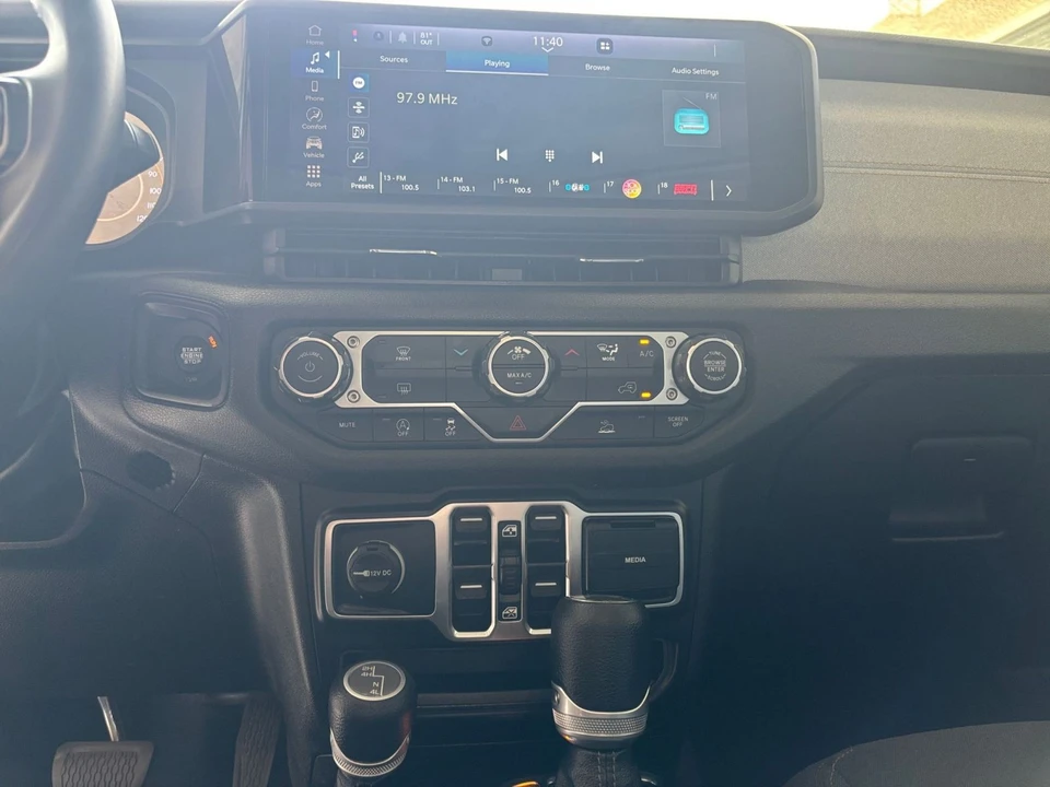 2025 Jeep JL Wrangler - Image 21 of 31