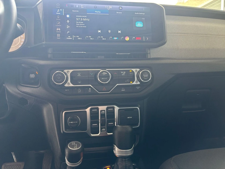 2025 Jeep JL Wrangler - Image 18 of 31