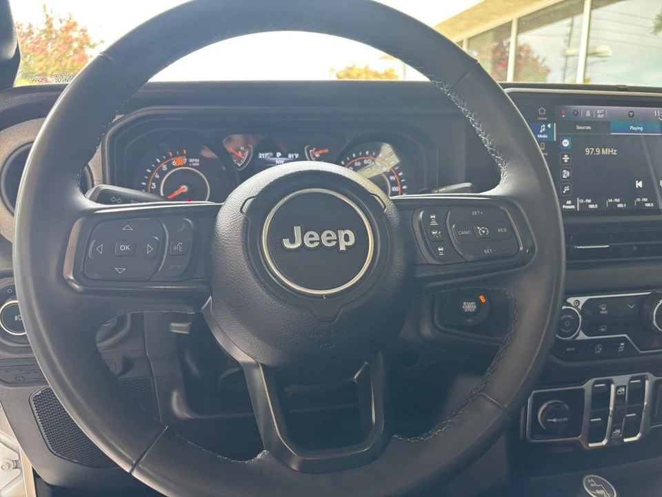 2025 Jeep JL Wrangler - Image 28 of 31