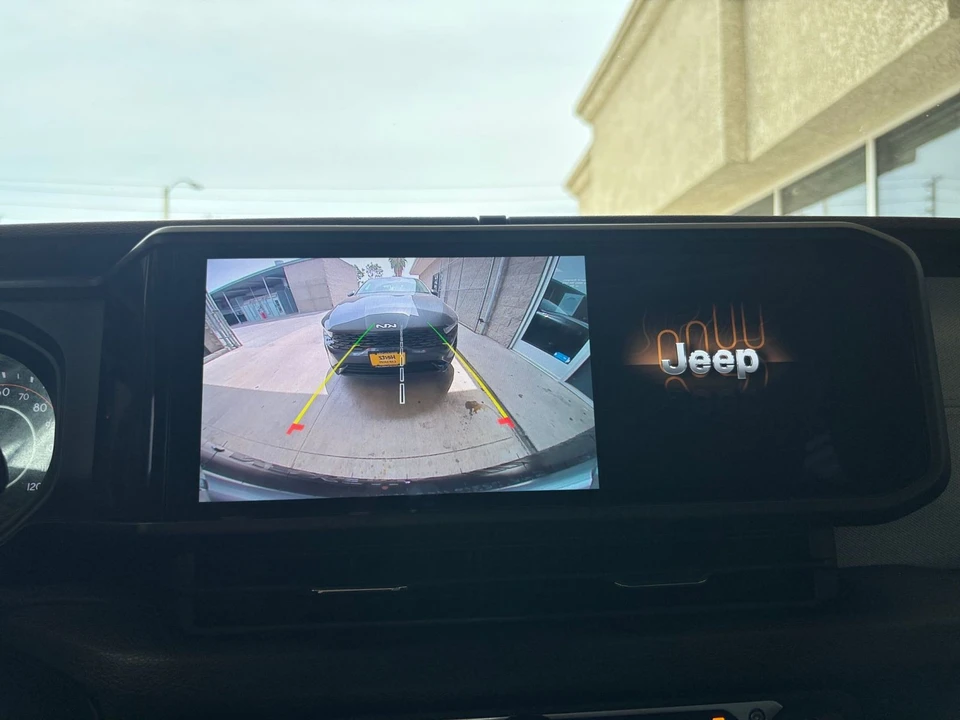 2025 Jeep JL Wrangler - Image 24 of 31