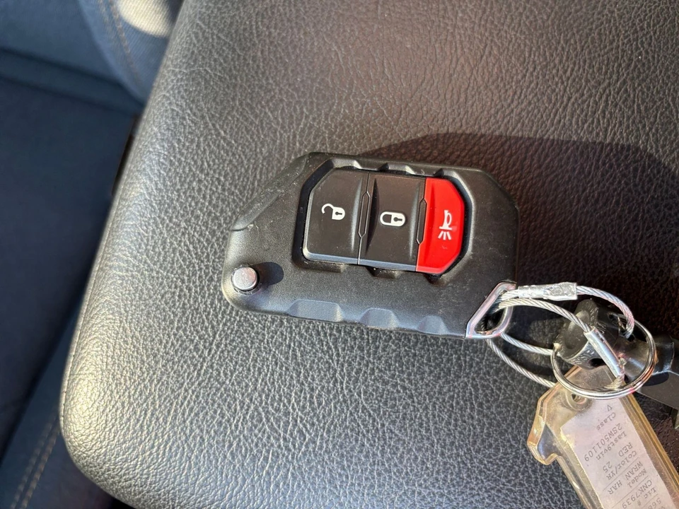 2025 Jeep - Image 19 of 31