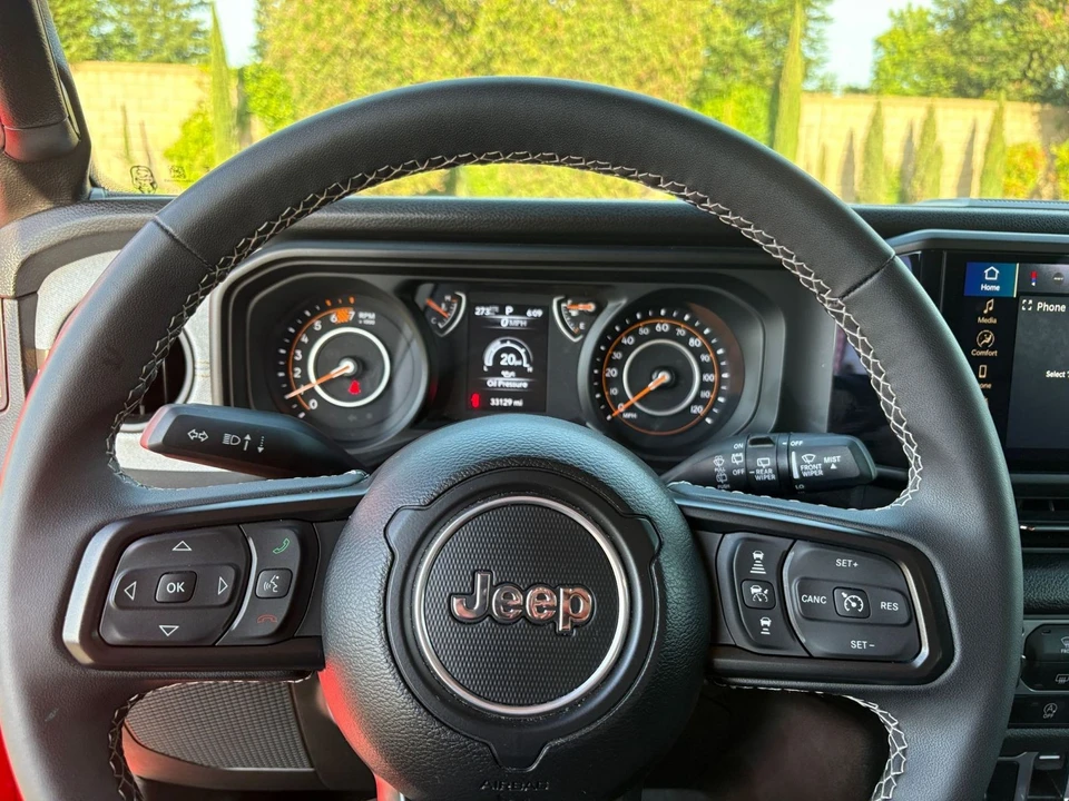 2025 Jeep JL Wrangler - Image 28 of 31