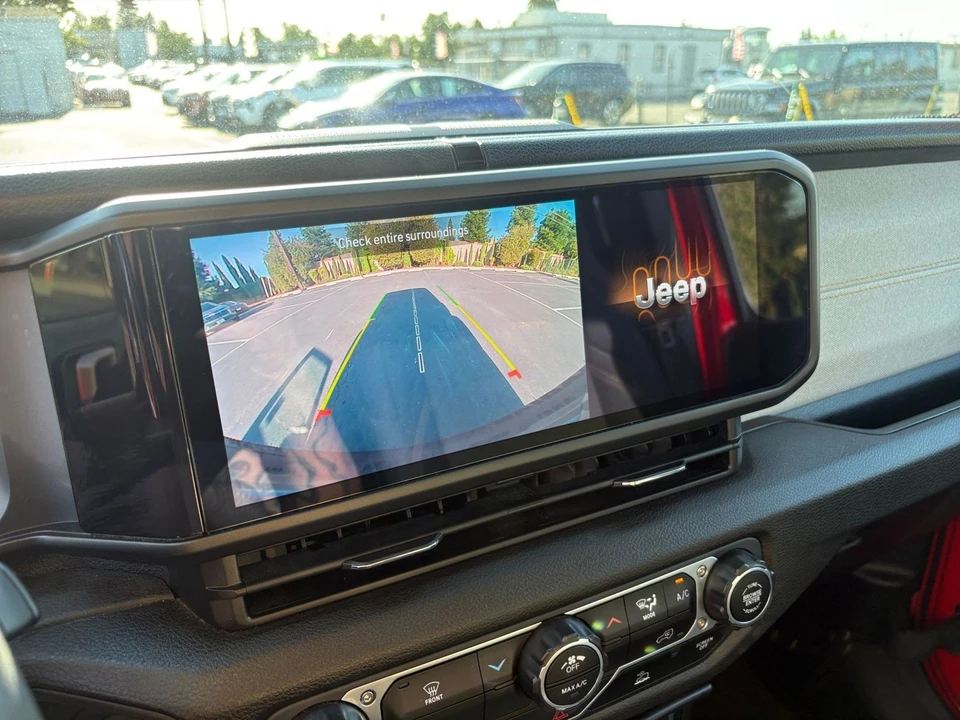 2025 Jeep JL Wrangler - Image 24 of 31