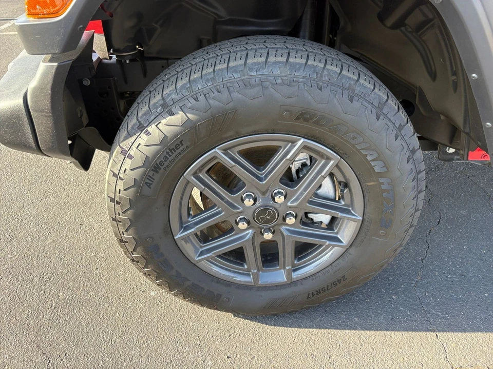 2025 Jeep JL Wrangler - Image 30 of 31