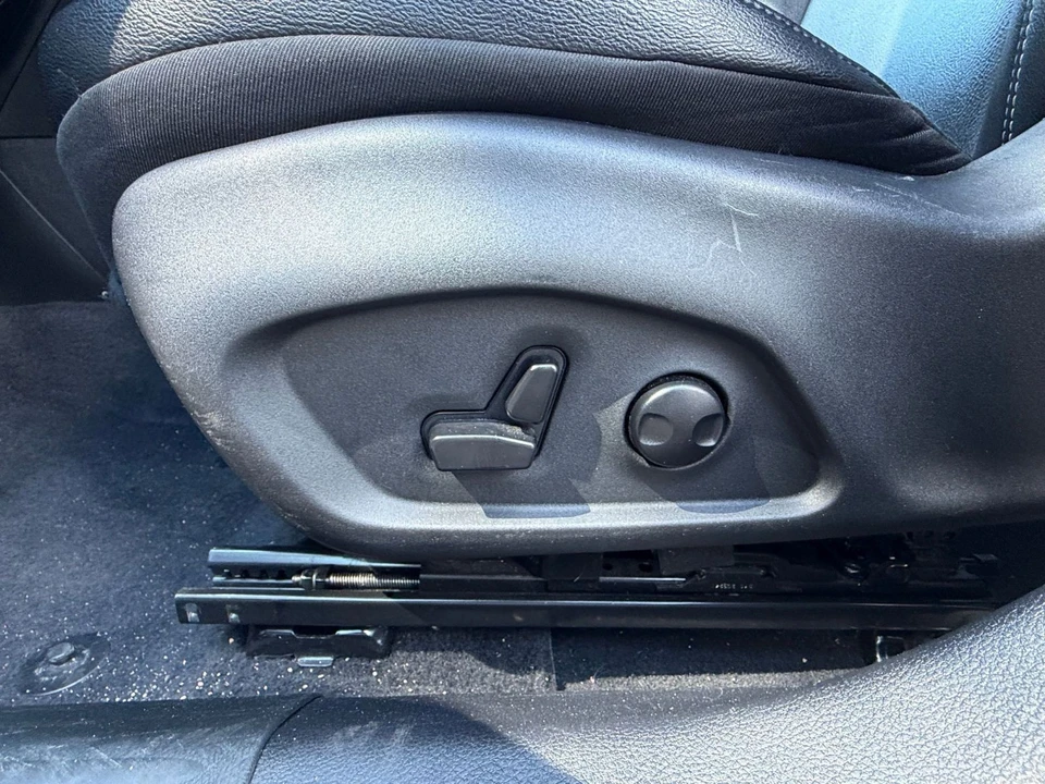 2025 Jeep JL Wrangler - Image 23 of 31