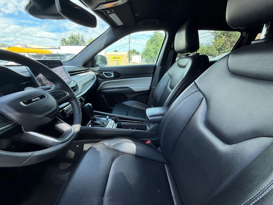 2025 Jeep JL Wrangler - Image 29 of 31