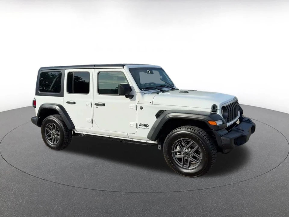2025 Jeep JL Wrangler - Image 2 of 31