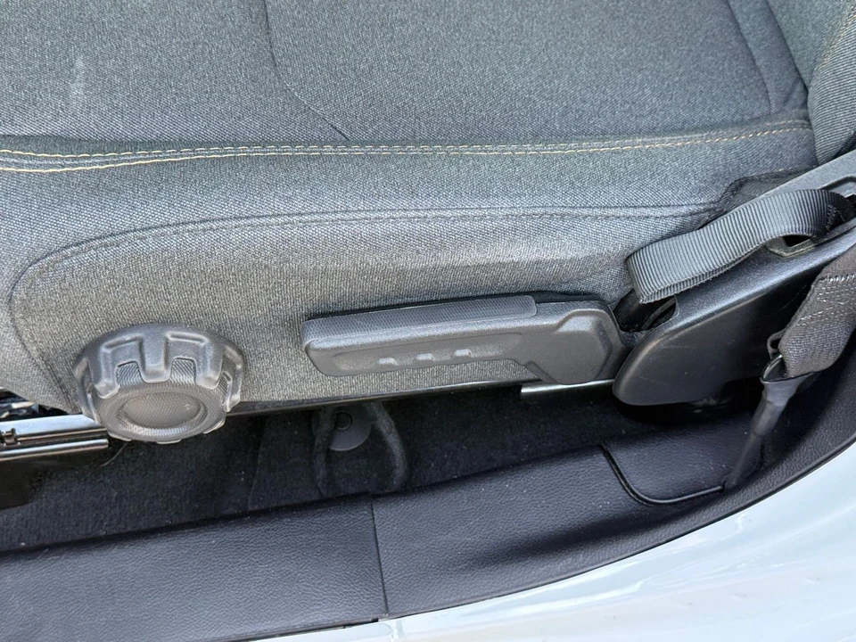 2025 Jeep JL Wrangler - Image 23 of 31