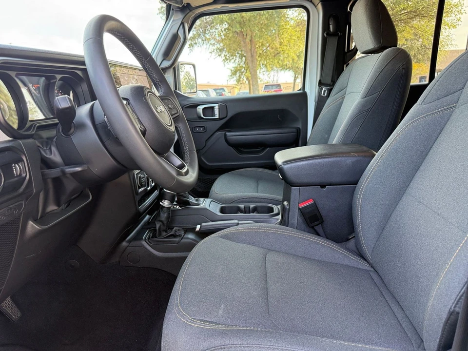 2025 Jeep JL Wrangler - Image 28 of 31