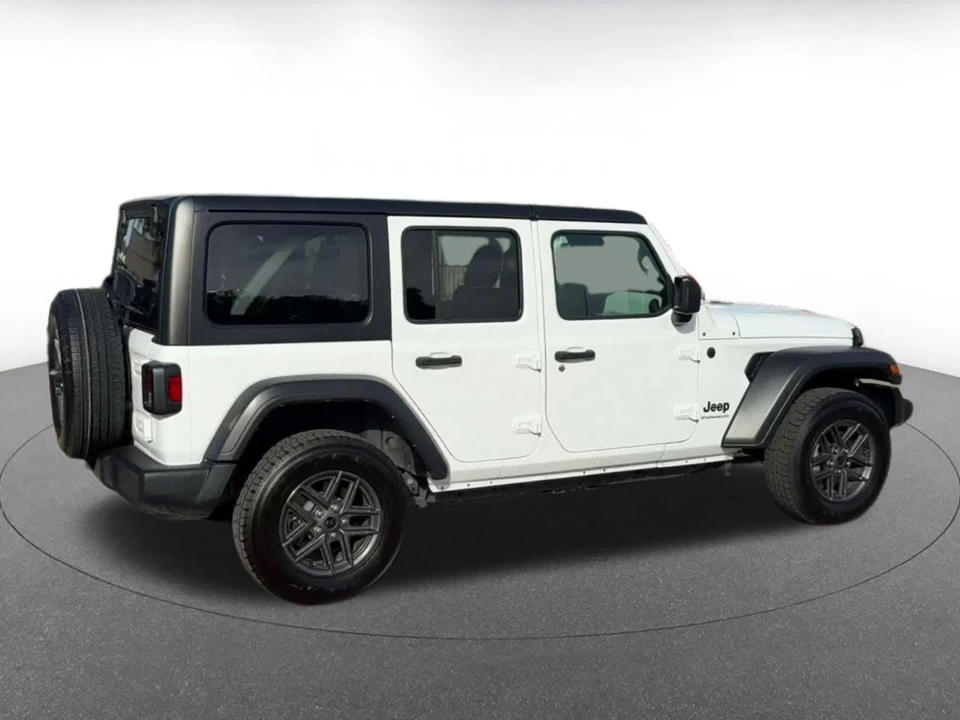 2025 Jeep JL Wrangler - Image 16 of 31