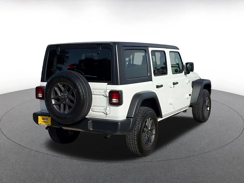 2025 Jeep JL Wrangler - Image 15 of 31