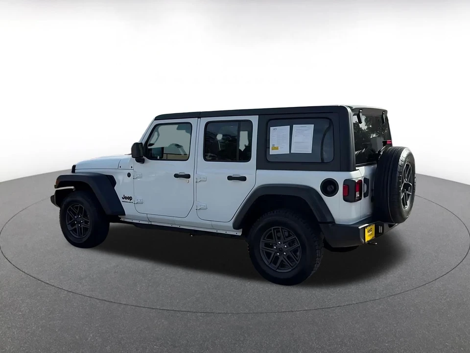 2025 Jeep JL Wrangler - Image 11 of 31