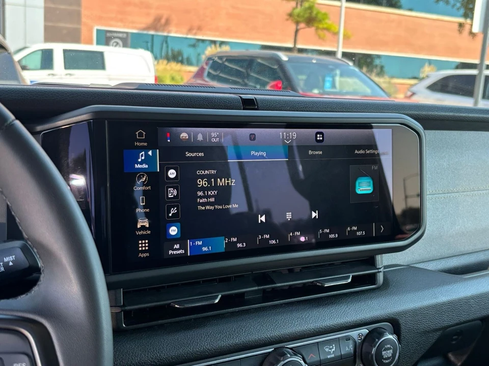 2025 Jeep JL Wrangler - Image 21 of 31
