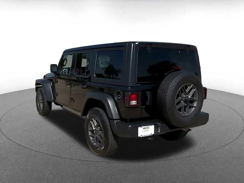 2025 Jeep JL Wrangler - Image 14 of 31