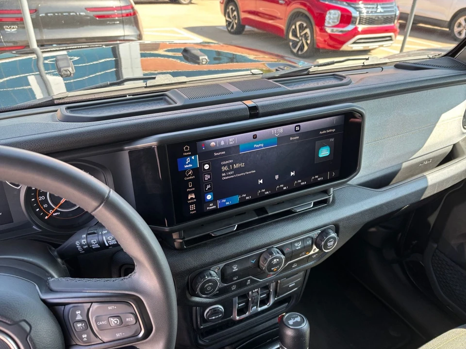 2025 Jeep JL Wrangler - Image 18 of 31