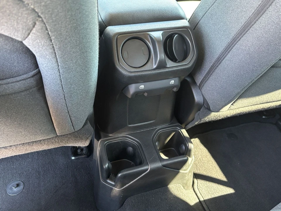 2025 Jeep JL Wrangler - Image 23 of 31