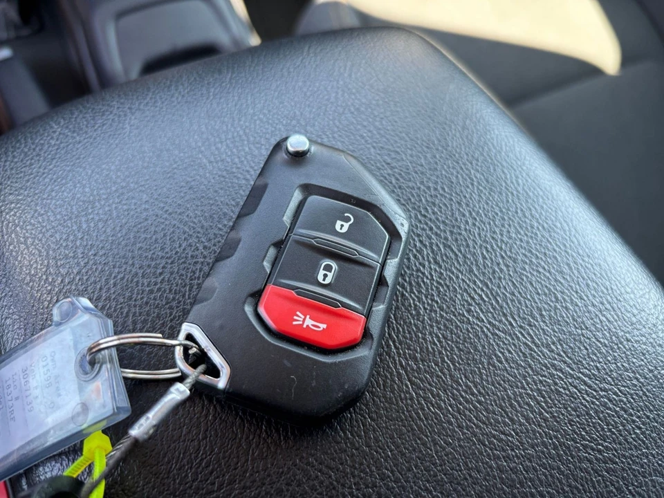 2025 Jeep JL Wrangler - Image 22 of 31
