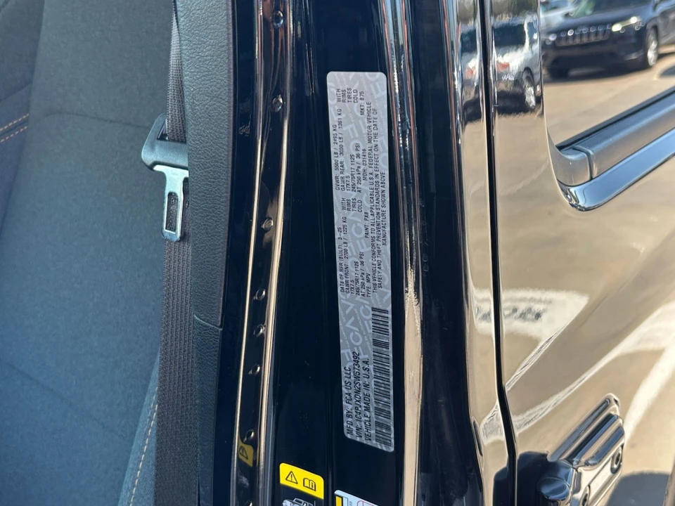 2025 Jeep JL Wrangler - Image 29 of 31