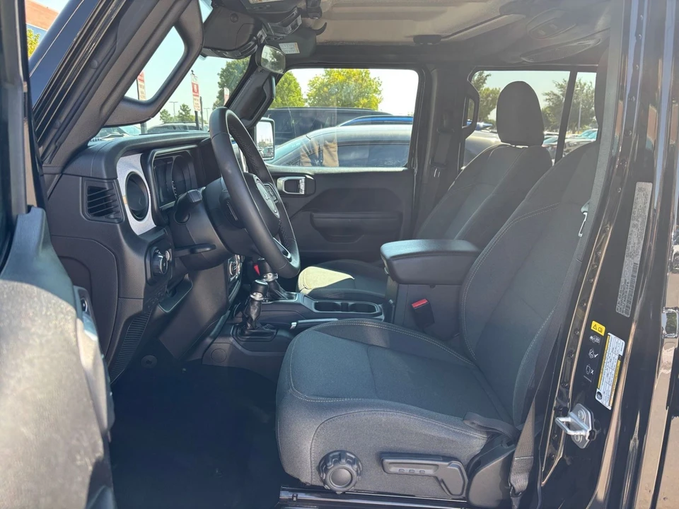 2025 Jeep JL Wrangler - Image 27 of 31