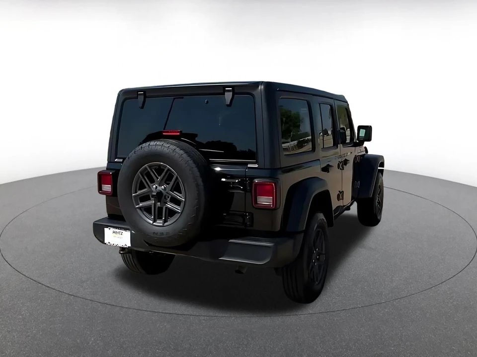 2025 Jeep JL Wrangler - Image 15 of 31