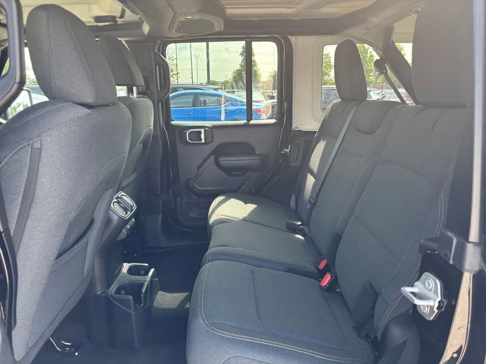 2025 Jeep JL Wrangler - Image 26 of 31