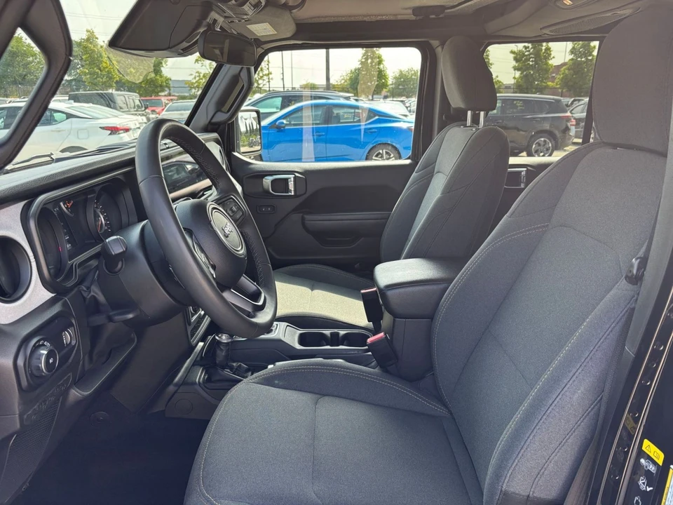 2025 Jeep JL Wrangler - Image 27 of 31