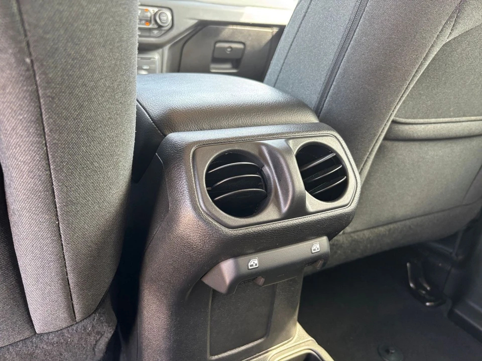 2025 Jeep JL Wrangler - Image 23 of 31
