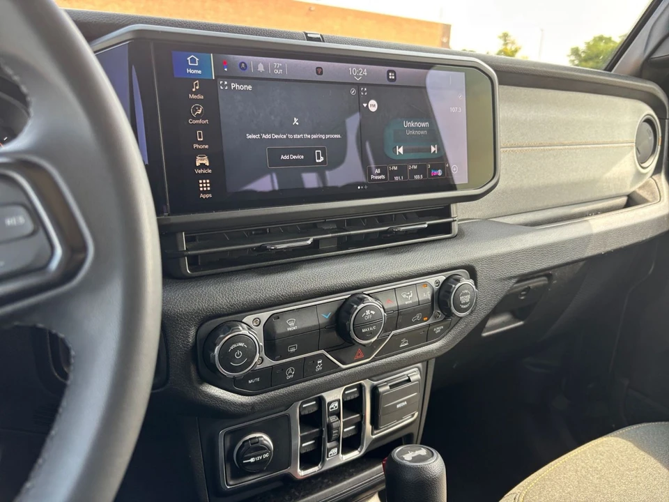 2025 Jeep JL Wrangler - Image 18 of 31