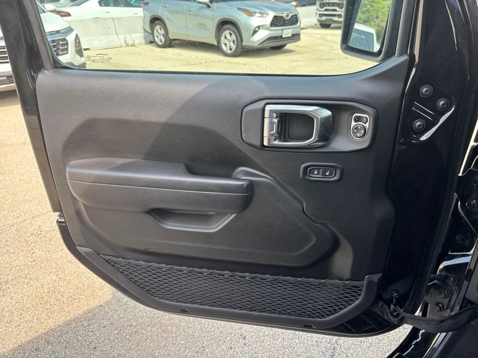 2025 Jeep JL Wrangler - Image 20 of 31