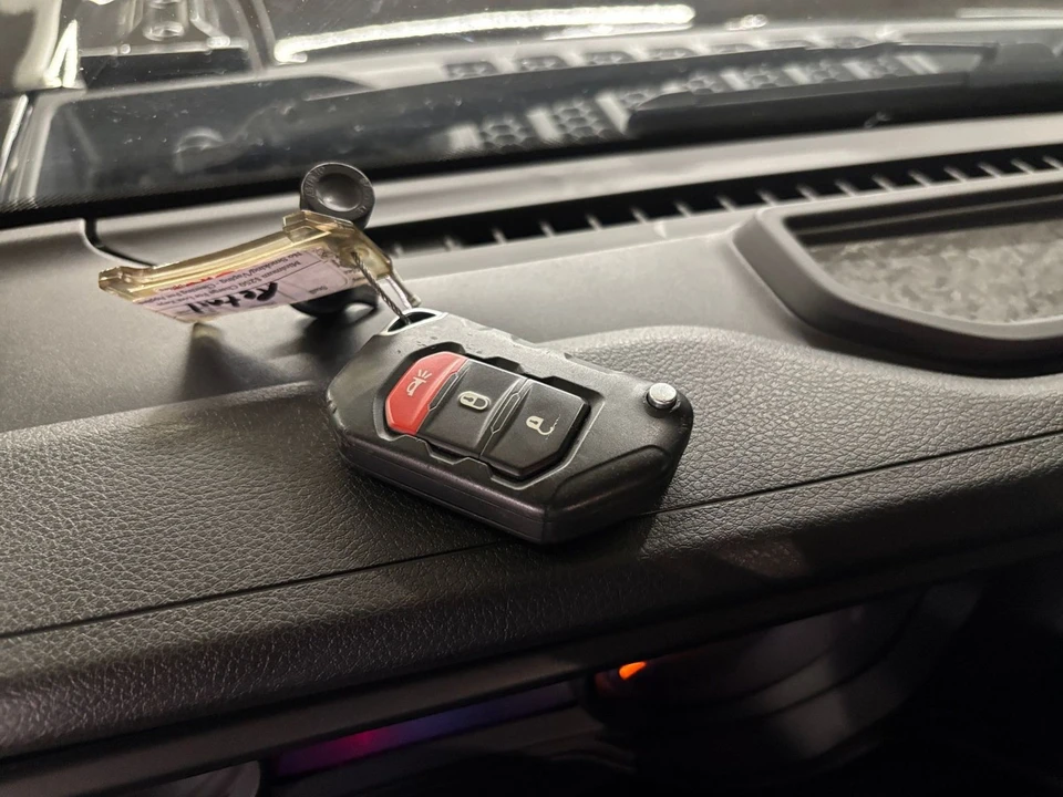 2025 Jeep JL Wrangler - Image 22 of 31