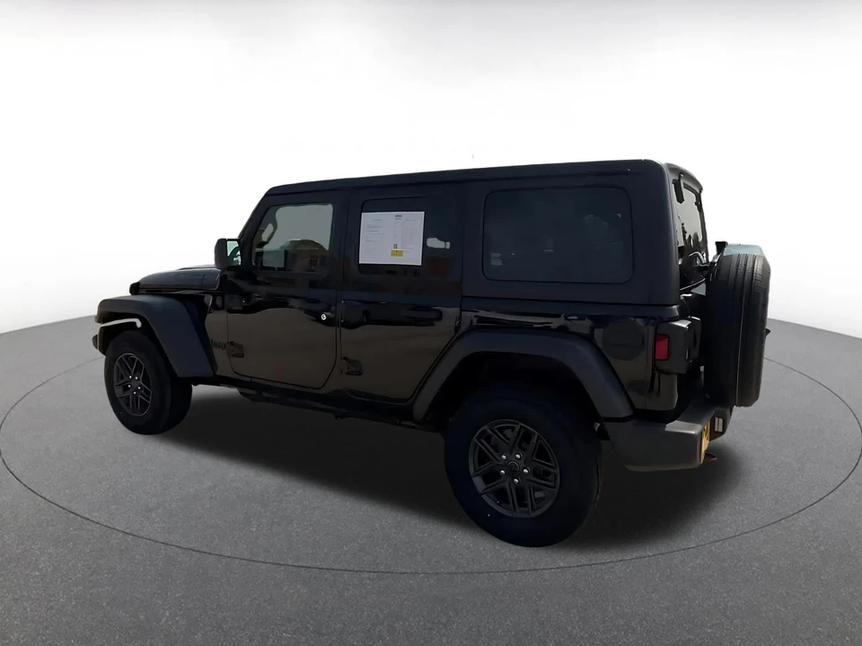 2025 Jeep JL Wrangler - Image 11 of 31