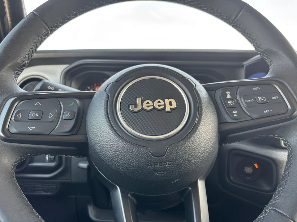 2025 Jeep JL Wrangler - Image 28 of 31