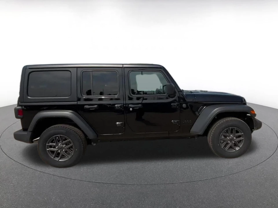 2025 Jeep JL Wrangler - Image 17 of 31