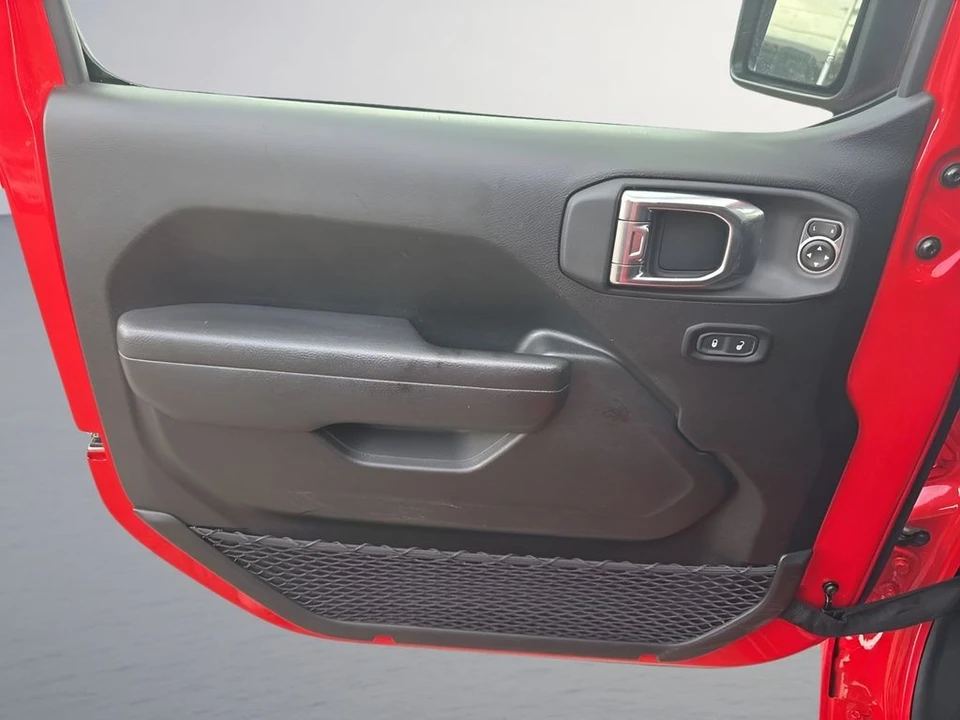 2025 Jeep JL Wrangler - Image 16 of 31