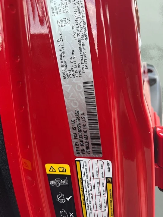2025 Jeep JL Wrangler - Image 10 of 31