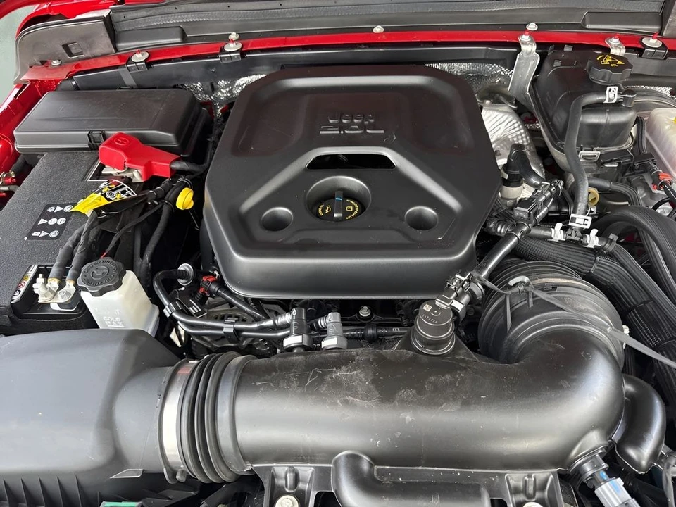 2025 Jeep JL Wrangler - Image 11 of 31