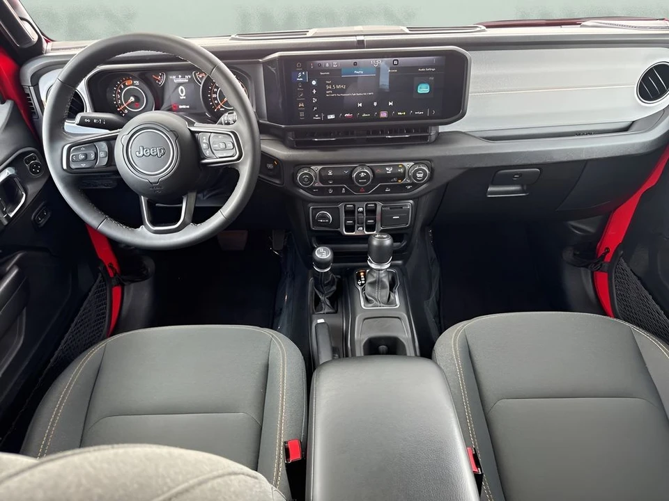 2025 Jeep JL Wrangler - Image 27 of 31