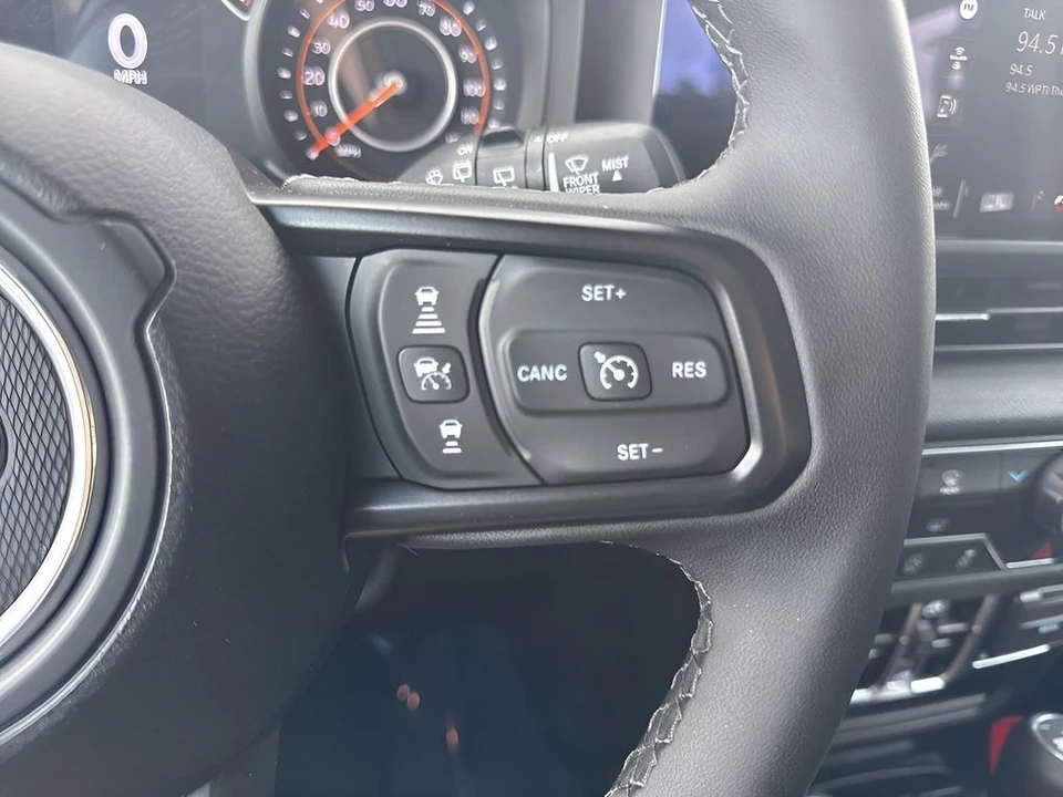 2025 Jeep JL Wrangler - Image 24 of 31