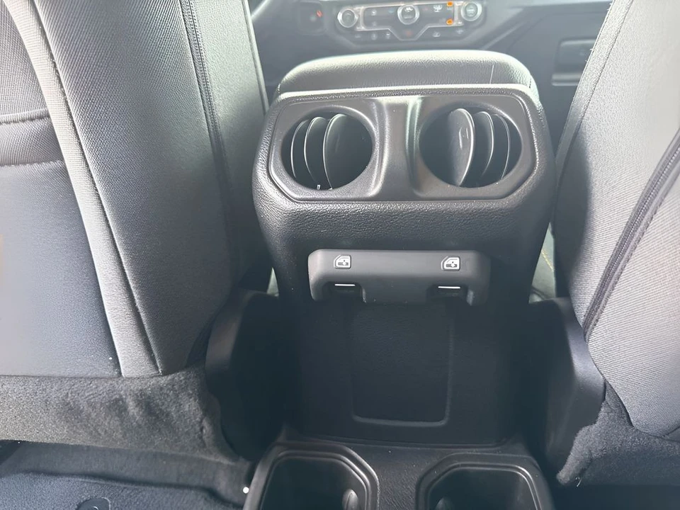 2025 Jeep JL Wrangler - Image 21 of 31