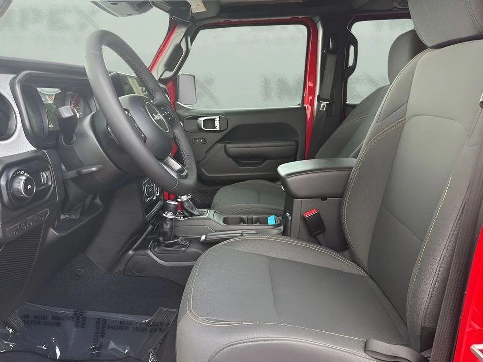 2025 Jeep JL Wrangler - Image 17 of 31