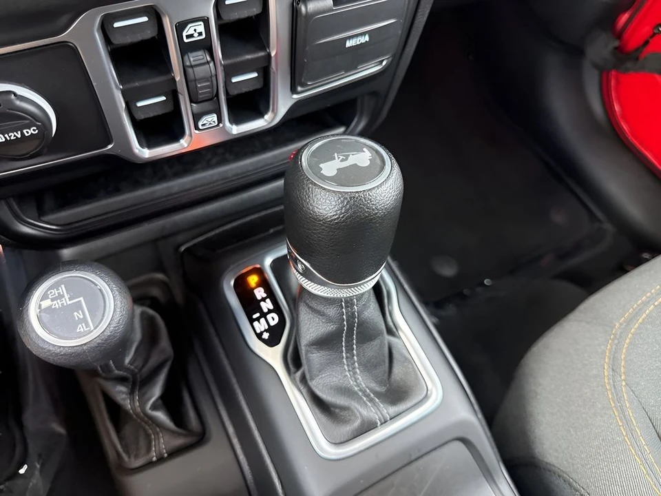 2025 Jeep JL Wrangler - Image 22 of 31