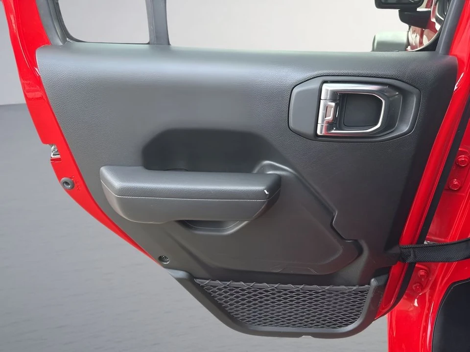 2025 Jeep JL Wrangler - Image 14 of 31