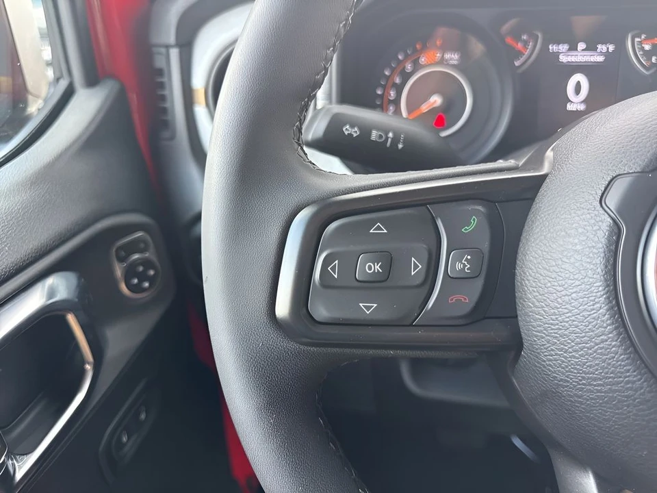 2025 Jeep JL Wrangler - Image 25 of 31