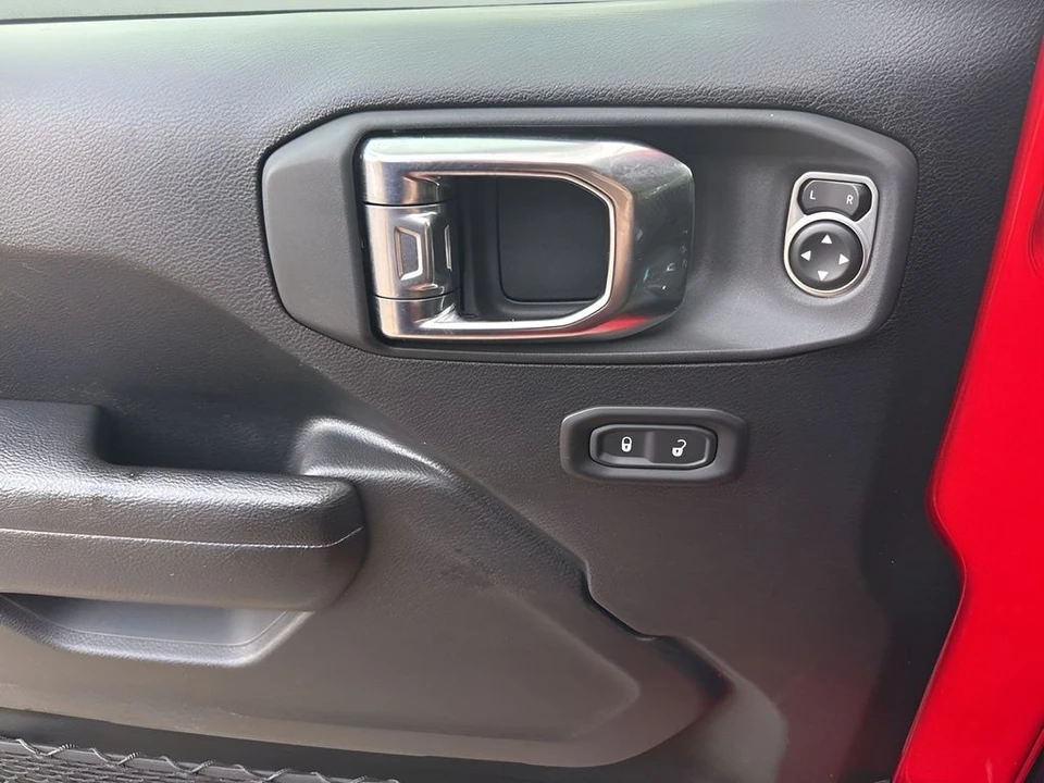 2025 Jeep JL Wrangler - Image 15 of 31
